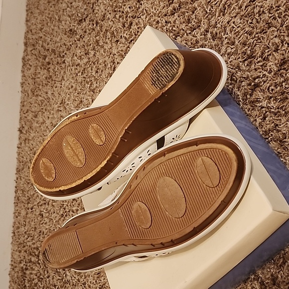 Shoes - Picture 3 of 4